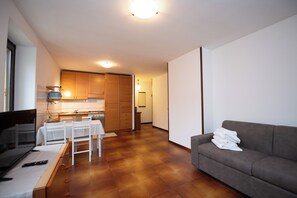 Apartemen Basic | Area keluarga | Smart TV 50-inci dengan saluran TV digital