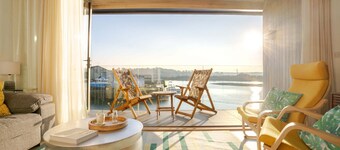 Clearwater House - sleeps 6 guests  in 3 bedrooms