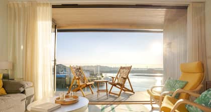 Clearwater House - sleeps 6 guests in 3 bedrooms