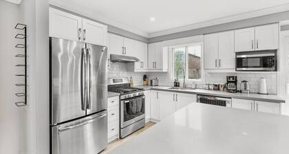 3BR Pickering Retreat with BBQ & Patio Delight