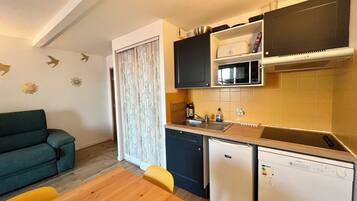 Refrigerador, microondas, parrilla de estufa y lavavajillas