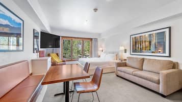 Televisión y chimenea