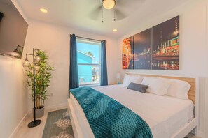 5 bedrooms, iron/ironing board, free WiFi, bed sheets - Banana Bay Retreat (South Padre Island)