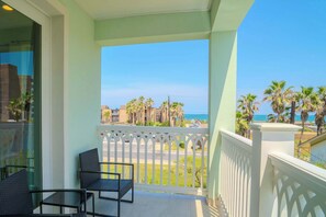 Property grounds - Pineapple Paradise (South Padre Island)