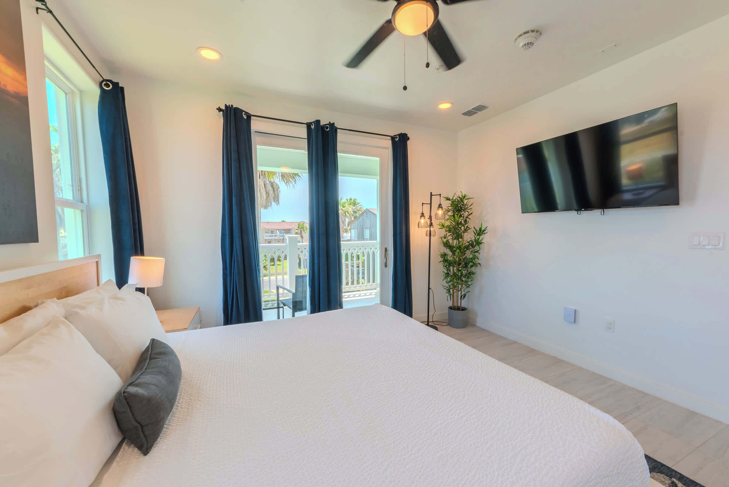 5 bedrooms, iron/ironing board, travel crib, WiFi (free)