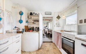 Fridge, stovetop, dishwasher, coffee/tea maker - Stunning home in Ribe (Ribe)