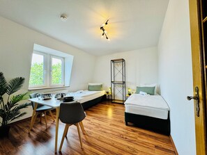 3 chambres, fer et planche à repasser, Wi-Fi gratuit, draps fournis
