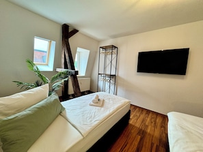 3 bedrooms, iron/ironing board, free WiFi, bed sheets