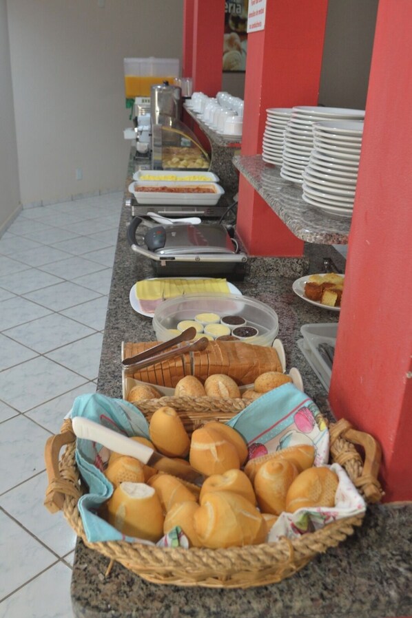 Free daily buffet breakfast - HOTEL CANCIONEIRO (Sinop)