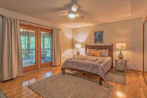 4 bedrooms, free WiFi, bed sheets - Mountain Peace★SECLUDED★Hot Tub★Easy Access★Sleeps up to 12 (Townsend)