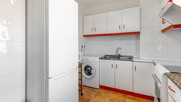 Fridge, oven, stovetop