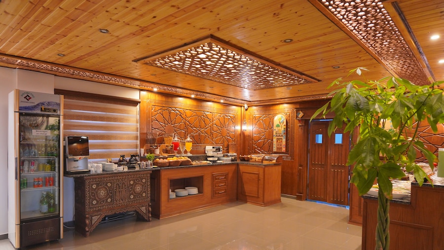 Petra Plaza Hotel