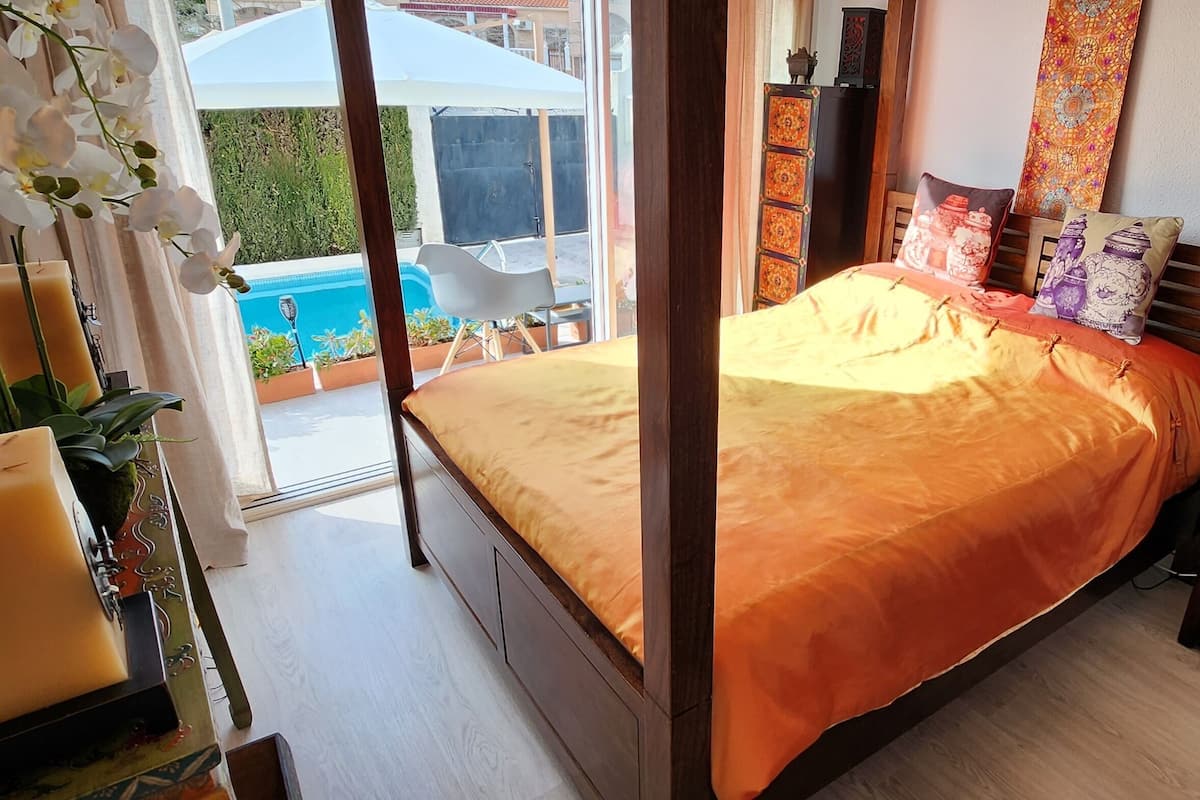 Deluxe Double Room, 1 Katil Ratu (Queen), Non Smoking, Pool View | 1 bilik tidur, dihias secara berasingan