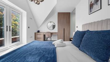 5 bedrooms, iron/ironing board, travel cot, WiFi