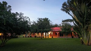 Unclassified image, 4 of 35, button - Mekandi Riverside Resort (Betekpo)