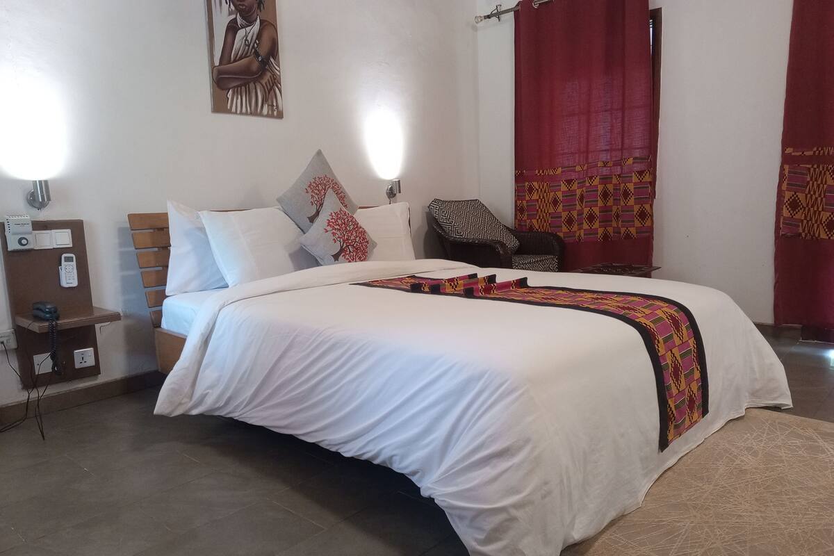 Premium Room (4) | Desk, laptop workspace, WiFi (free), bed sheets