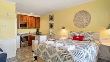 Tabla de planchar con plancha, wifi gratis y ropa de cama