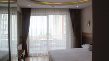 Deluxe Room, 1 Queen Bed, Sea View