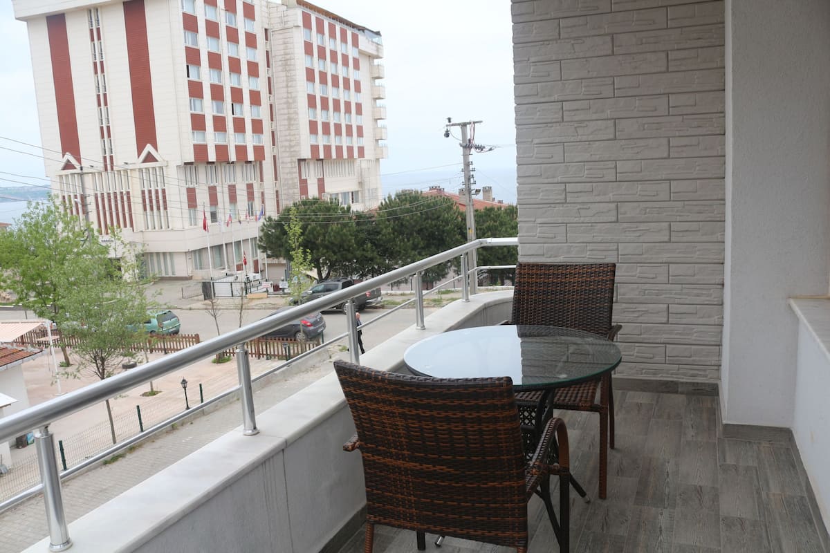 2 bedrooms, individually decorated, individually furnished, desk