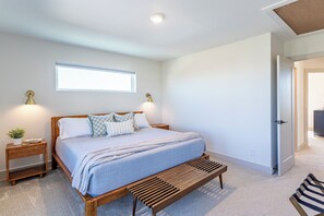 4 chambres, fer et planche à repasser, lit de bébé portatif