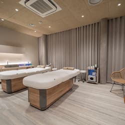 Couples treatment room(s), sauna, hot tub, steam room, body treatments