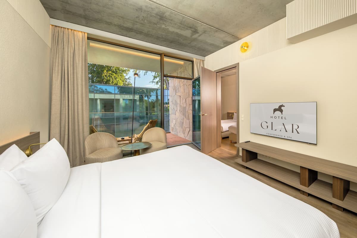 Hypo-allergenic bedding, in-room safe, blackout curtains, soundproofing