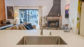 Smart TV, fireplace, DVD player, table tennis