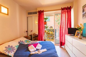 واي فاي مجانًا وملاءات أسرّة