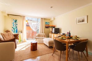 TV - LA CASA AP4409 By Riviera Holiday Homes (Villefranche-sur-Mer)