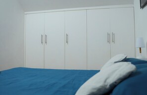 1 bedroom, iron/ironing board, WiFi, bed sheets - HULU: Experience Timeless Elegance in Our Historic Retreat (Savona)