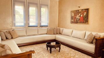 Una Smart TV, una chimenea