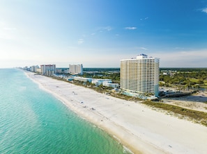 On the beach - Soothing Garden Tub and Amenities Galore (Panama City Beach)