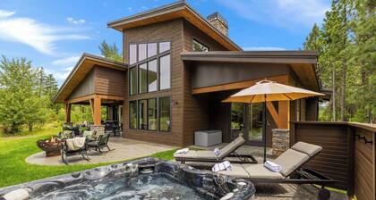 1PM Stay-Hole 14 Fairway | Hot Tub, Wine Cellar, GmRm, & Golf