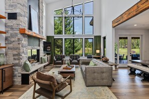 Smart-TV, peis, fotballspill og bordtennis