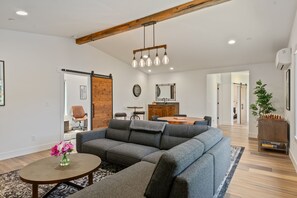 Interior - Golfside Retreat+Spa/GameRm + 1PM In & Out (Cle Elum)