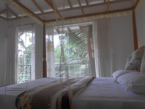 Desk - Rainforest Lodge (Deniyaya)