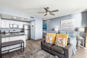 TV - Perfectly Located Beachfront Studio Efficiency (Panama City Beach)