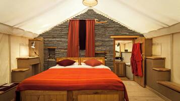 Individually furnished, blackout curtains, soundproofing, free WiFi
