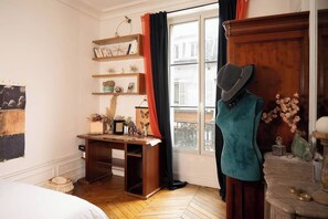2 bedrooms, iron/ironing board, free WiFi, bed sheets - Appartement Chic et Bohème, Plongez Dans une Atmosphère Romantique ! (Paris)