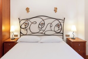 3 chambres, fer et planche à repasser, Wi-Fi, draps fournis