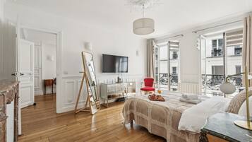 3 camere, una scrivania, ferro/asse da stiro, culla da viaggio