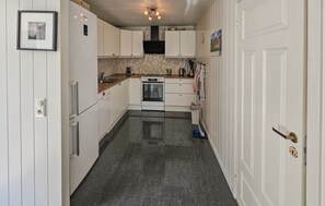 Fridge, dishwasher, coffee/tea maker