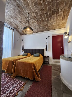 3 Schlafzimmer, Schreibtisch, Bügeleisen/Bügelbrett, Reisekinderbett