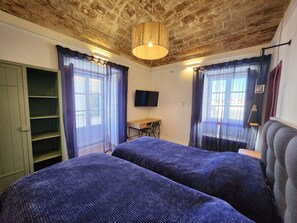 3 bedrooms, desk, iron/ironing board, travel crib