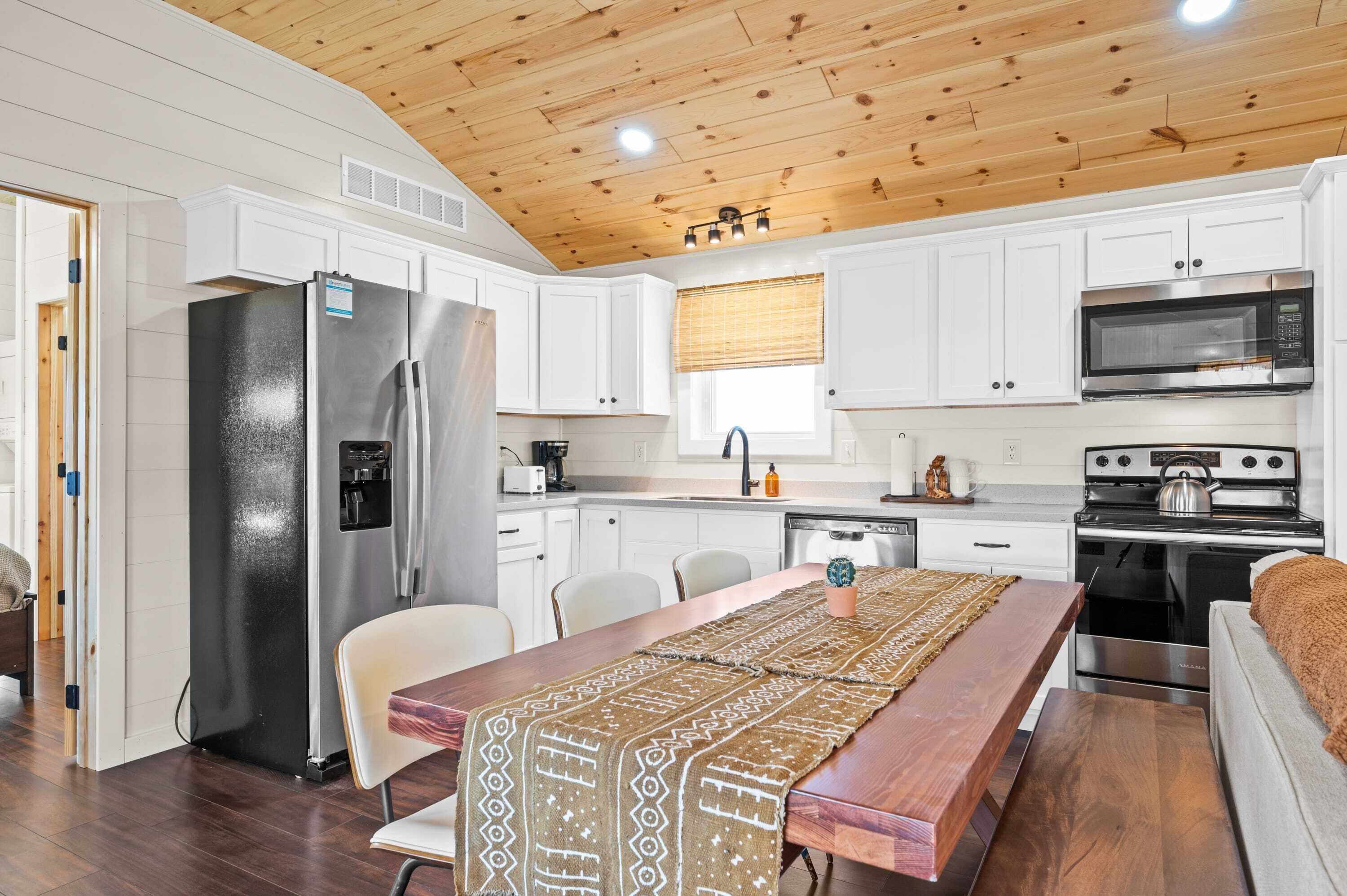 Refrigerador, microondas, horno, placa de cocina