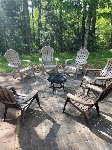 Spectacular kid friendly home 2 minutes to Luzerne beach, 10min to Lake George!