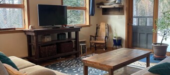 Spectacular kid friendly home 2 minutes to Luzerne beach, 10min to Lake George!