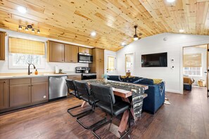 Fridge, microwave, oven, stovetop - Lodge 107 at Eden Reserve—Safari Cabin Near Ark (Williamstown)