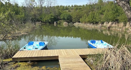 Lodge 111 at Eden Reserve—Safari Cabin Near Ark