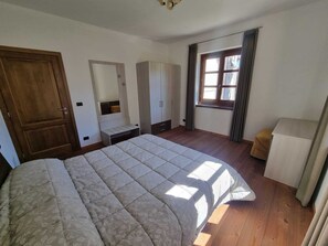 Basic Room, Courtyard View